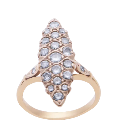 FESTIVE MARQUISE 18K 黄金戒指。可在 VIRTU LUXURY 购买。