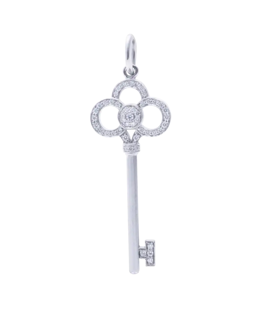 蒂芙尼 (TIFFANY & CO.) 著名品牌的 GM 王冠钥匙吊坠。VIRTU LUXURY 有售。