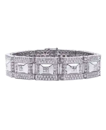 18K白金镶白钻手链。在 VIRTU LUXURY 发售。