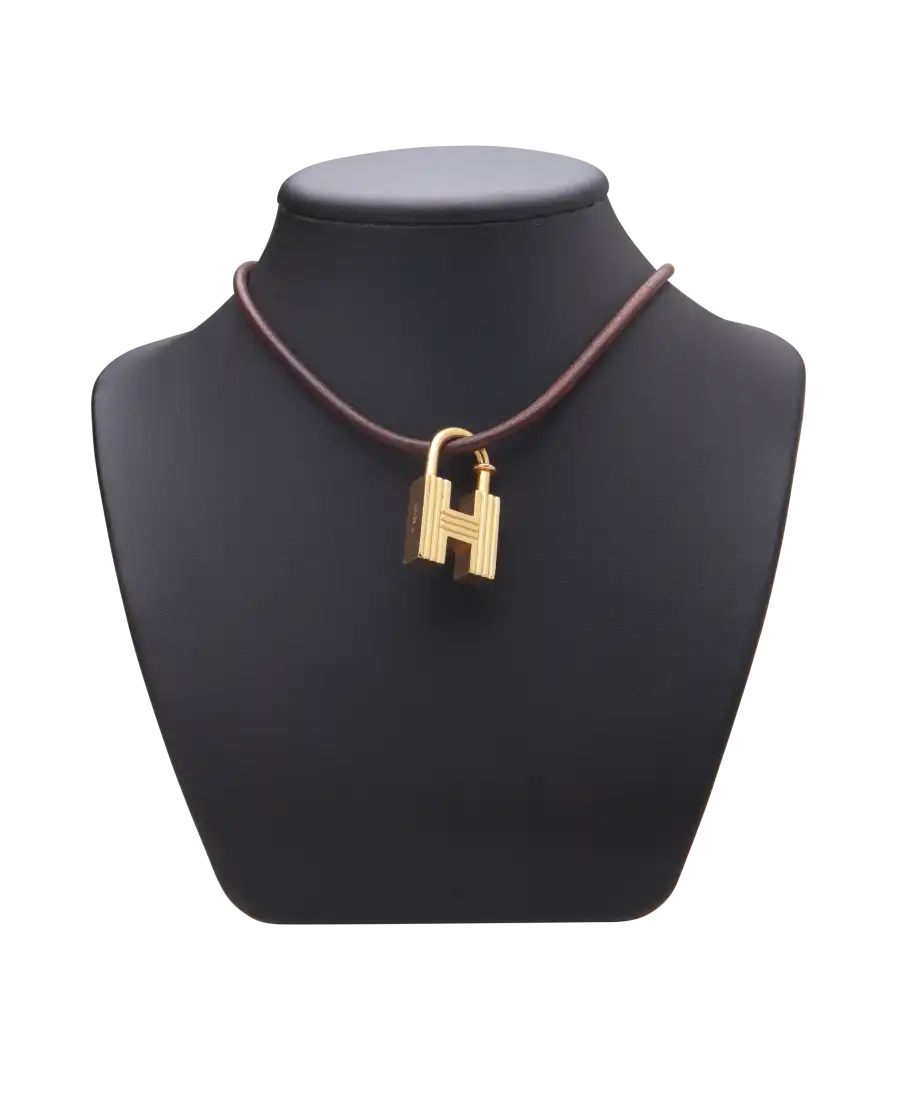 Collier H 2000 - marque Hermès - cadenas en or jaune - fermoir à crochet en or jaune Collier H 2000 - marque Hermès - cadenas en or jaune - fermoir à crochet en or jaune