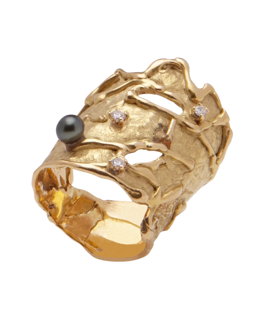 Bague de Créateur Perle et Diamant en Or jaune 18 Carats; Disponible chez VIRTU LUXURY. Bague de Créateur Perle et Diamant en Or jaune 18 Carats; Disponible chez VIRTU LUXURY.