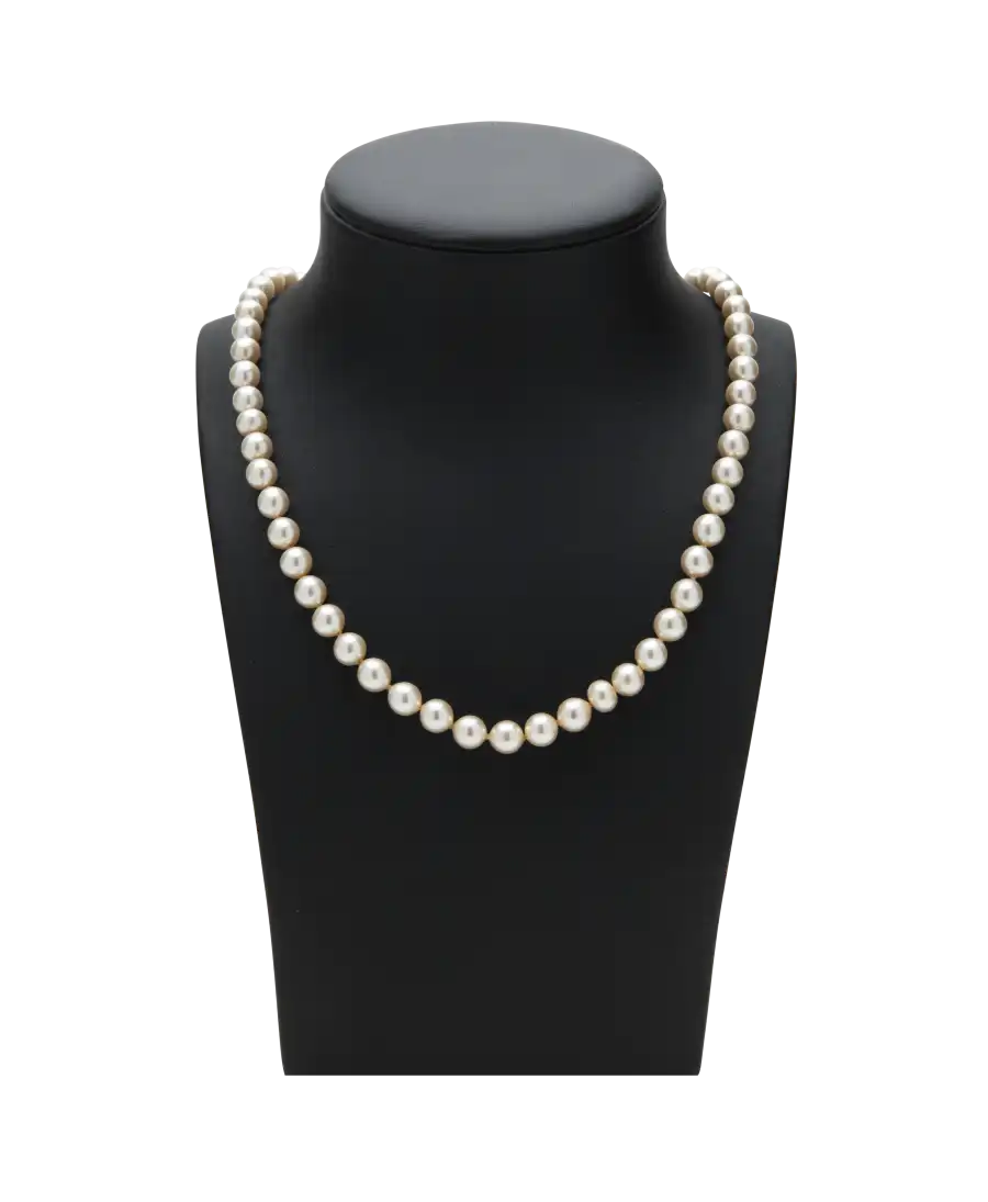 Collier CRÈMES EN CHUTE avec un fermoir en Or blanc 18 Carats. Disponible chez VIRTU LUXURY. Collier CRÈMES EN CHUTE avec un fermoir en Or blanc 18 Carats. Disponible chez VIRTU LUXURY.
